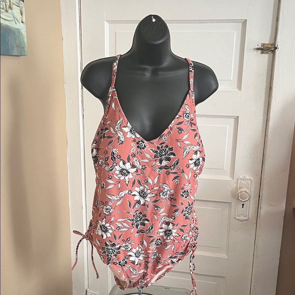 Elegant Floral One-Piece Swimsuit